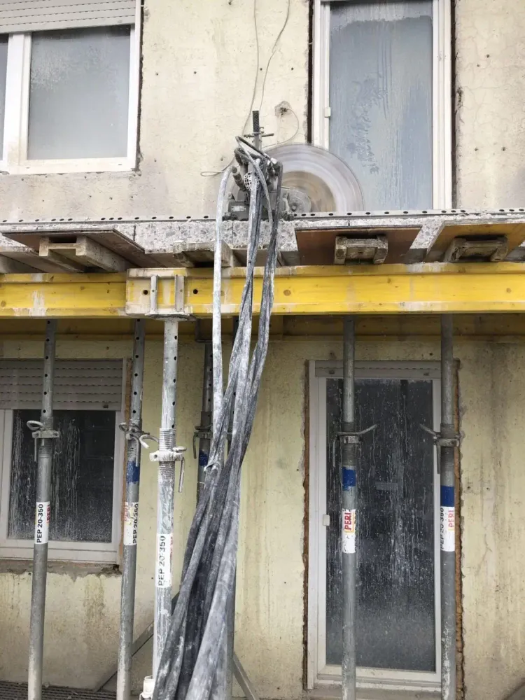 Balkontrennung in Mehrfamilienhaus