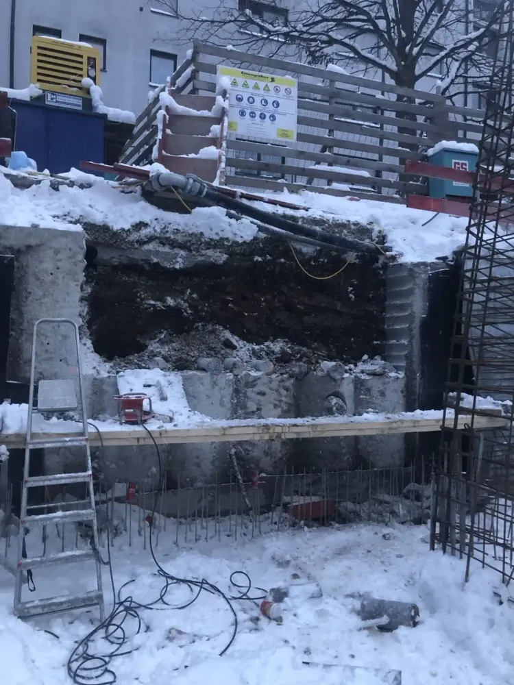 Großflächige Wandöffnung in Bohrpfahlwand
